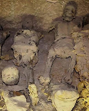 Gran hallazgo de 20 momias